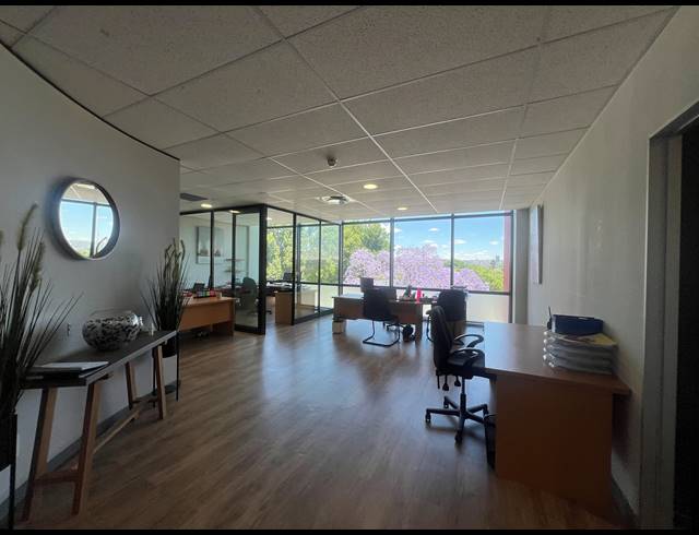 272M² OFFICE TO LET IN HYDE PARK